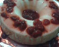 Manjar de coco com calda de morango