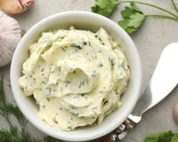 Fazendo sua própria manteiga de ervas: com este ingrediente secreto, o sabor fica ainda melhor