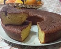 Bolo de fubá com queijo parmesão
