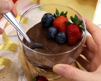 Sobremesa cremosa de chocolate sem açúcar e sem lactose: sempre faço essa receita para meus amigos veganos no fim do ano