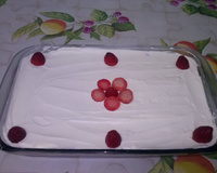 Torta super fácil de morango com chantilly