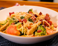 Essa receita com nome mais chique que o meu vai te deixar querendo lamber a panela: veja como fazer chicken pasta primavera