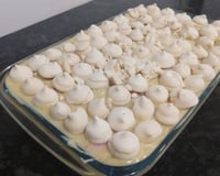 Bolo na travessa de ninho com morangos da Lu