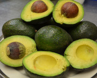 Nunca mais joguei fora a casca do abacate depois que eu descobri que ela vale ouro para minha casa e para mim!