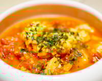 Moqueca baiana de cação e camarão