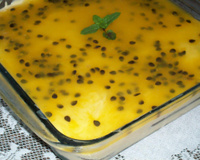 Mousse rápida de maracujá com calda