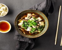 Pesquisadores sugerem um "cardápio para curar ressaca" com pratos asiáticos conhecidos para ajudar os brasileiros a se recuperarem rapidamente