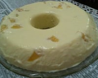 Pudim de pêssego em calda