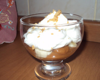 Taça de banana com chantilly