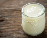 Iogurte grego caseiro: receita com apenas 2 ingredientes