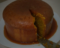 Bolo de cenoura com cobertura de caramelo