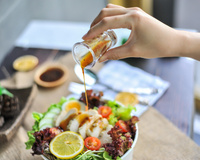 4 ideias para saborosos molhos de salada sem azeite