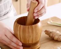 Para que serve o pilão com soquete? Conheça as funções desse utensílio essencial de cozinha