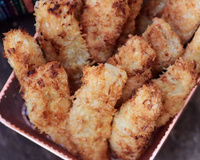 Iscas de frango empanadas com coco na airfryer