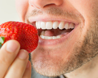 Esses alimentos podem afetar diretamente na sua saúde bucal e você nem fazia ideia