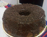 Bolo de chocolate com cobertura
