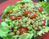 Salada de grão-de-bico e abobrinha