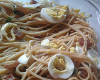 Macarrão com bacon e alho