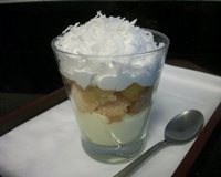 Pavê de abacaxi com marshmallow e coco fresco