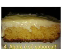 Bolo de baunilha  com cobertura