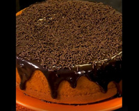 Bolo de cenoura vulcão