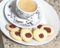 Bolacha amanteigada com goiabada