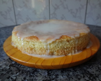 Bolo de limão com cobertura crocante