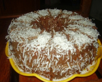 Bolo de chocolate com coco