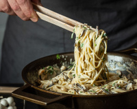 Como fazer macarrão muito cremoso em só uma panela: os italianos odeiam esse modo de preparo!