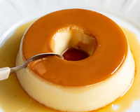 Após 17 anos de tentativas fracassadas, eu acertei o preparo da receita de pudim da minha vó e vou te contar o segredo de família