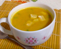 Sopa de abóbora japonesa com gengibre e alho poró