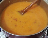 Caldinho fácil de batata, cenoura e calabresa