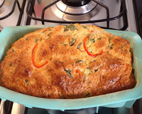 Pão de azeitonas e parmesão