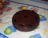 Bolo de chocolate com ameixas