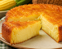 Bolo de milho de liquidificador: bata tudo por 2 minutos e prepare um bolo cremoso e irresistível