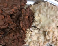 Pé de moleque de chocolate