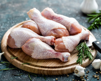 Nunca mais lave o frango! Veja como lavar a proteína antes de cozinhar pode ser perigoso