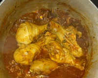 Frango com molho vermelho