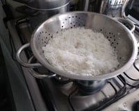 Arroz branco escorrido