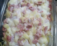 Macarrão com presunto e molho branco