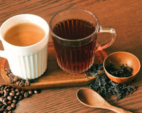 Por que o café te deixa agitado e o chá mais focado? Entenda como a cafeína age de forma diferente nas duas bebidas