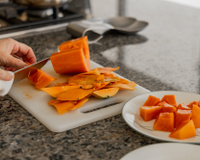 Não jogue mais as cascas do mamão fora, faça essa receita e economize!