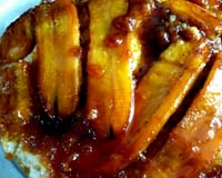 Bolo sem ovos de banana caramelada