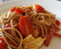 Espaguete com Tomatinho Uva e Salaminho