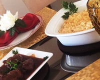 Escalope ao molho madeira com arroz à piemontese