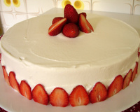 Torta de pão de ló e morango