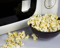 Como tirar cheiro de pipoca do micro-ondas: veja dicas do TudoGostoso
