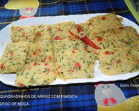Quadradinhos de arroz com pimenta dedo de moça