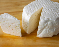 Queijo minas padrão ou queijo minas frescal? Entenda as diferenças e escolha o seu