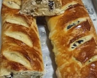 Pão doce recheado com ricota e uvas passas